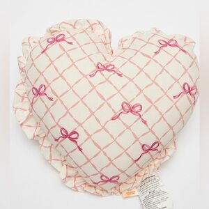 Heart-Shaped Decorative Pillow with Pink Bow Pattern